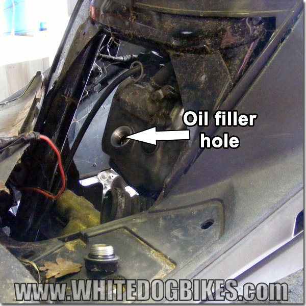 AN125 engine oil filler hole