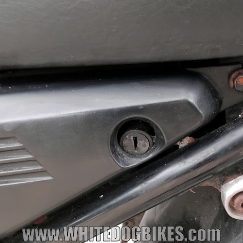 600 Fazer seat lock location onthe left side panel