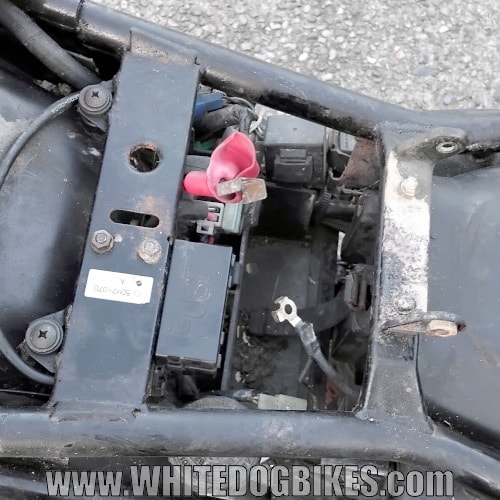 Yamaha 600 Fazer battery storage compartment under the seat