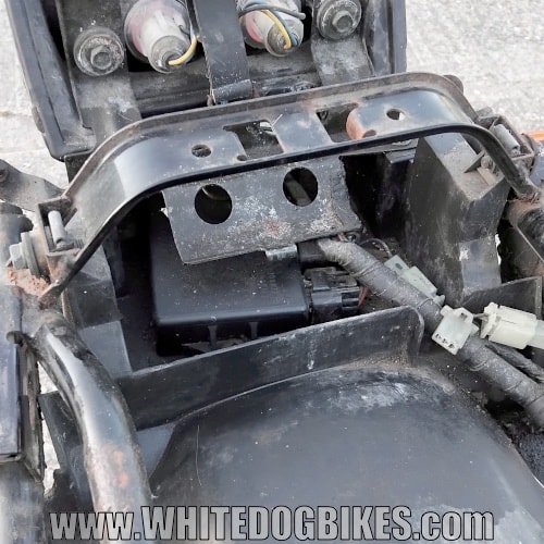 Fazer 600 CDI/ignitor unit location at the rear under the seat