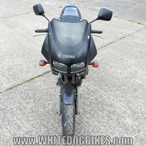 Yamaha FZS600 Fazer front view