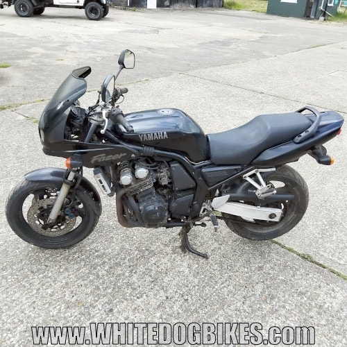 Yamaha FZS600 Fazer left side view