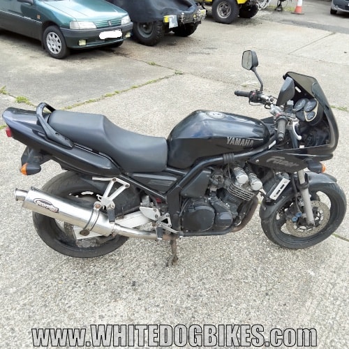Yamaha FZS600 Fazer right side view