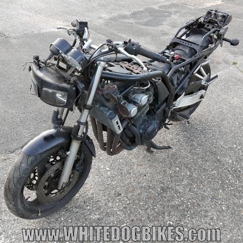 Yamaha FZS600 Fazer naked front/left view