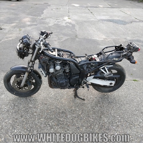Yamaha FZS600 Fazer left side view