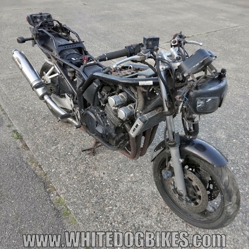 Yamaha FZS600 Fazer right/front view