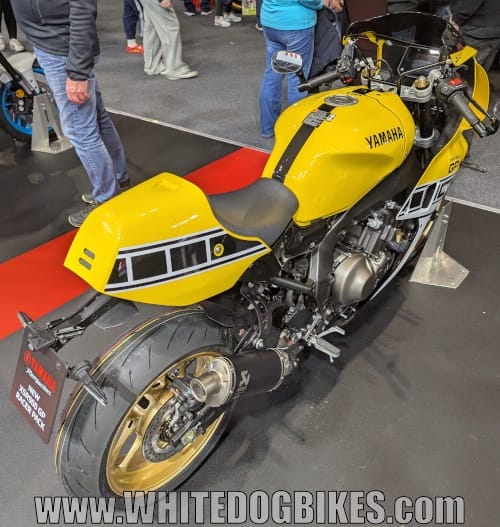 Yamaha XSR900 in yellow