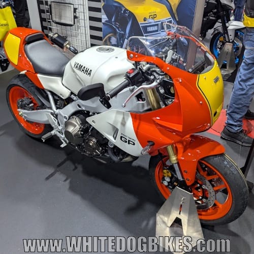 Yamaha XSR900 racing colours