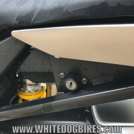 YZF-R1 pillion seat lock