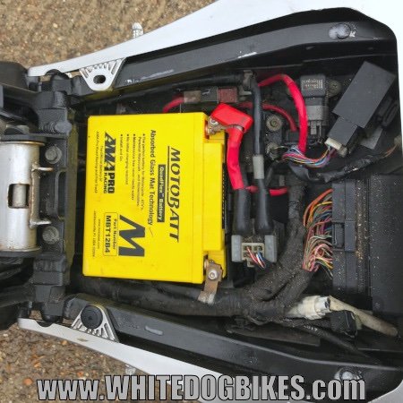 Yamaha R1 battery under seat