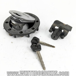 Genuine Yamaha FZS600 Fazer fuel filler cap, seat lock and keys removed from the bike