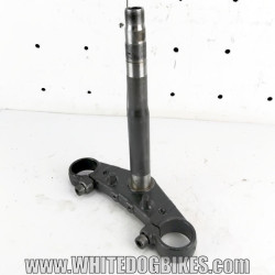 OEM Yamaha FZS600 Fazer used bottom fork yoke in black to fit 41mm stanchions