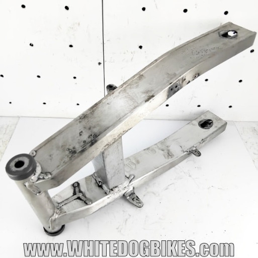 Genuine Yamaha FZS600 Fazer used rear swing arm in chrome removed from the bike