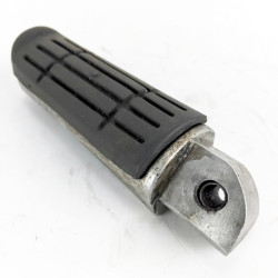 OEM Yamaha FZS600 Fazer used right pillion peg with rubber - 4DNR