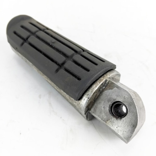 OEM Yamaha FZS600 Fazer used right pillion peg with rubber - 4DNR