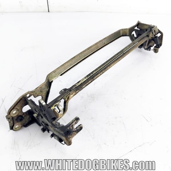 NT650V right catch mechanism