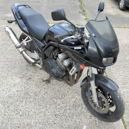 Yamaha FZS600 Fazer oil drain bolt and oil filter locations